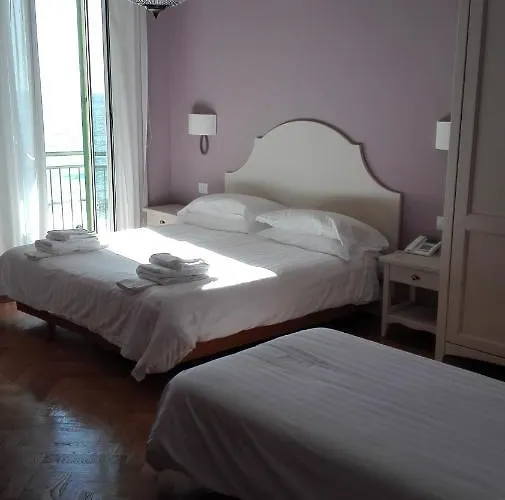 Eden Alaxi Отель Алассио